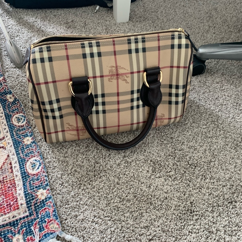 Burberry bag - Picture 4 of 11